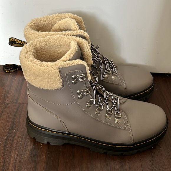 Doc Martens Gray Sherpa lined boots - Picture 2 of 4